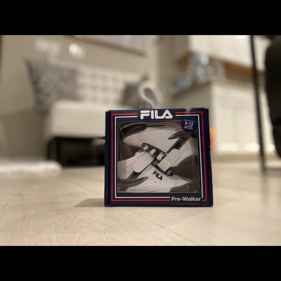 FILA throw back Baby sneakers - Picture 2 of 4
